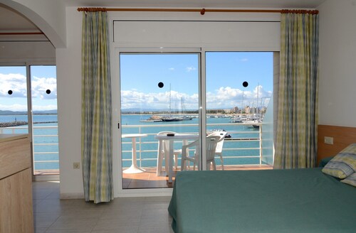 Studio by Costa Brava Beach With Pool