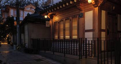 Seoul Ari, Korean Traditional Hanok Family-Sized House
