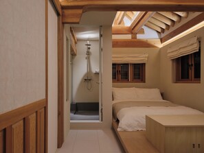 1 bedroom, desk, WiFi, bed sheets - Seoul Ari, Korean Traditional Hanok Family-Sized House (Seoul)