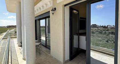 Schöne 3 Schlafzimmer, komplett ausgestattet mit zentraler Klimaanlage