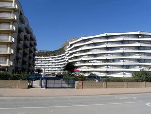 Apartment | Exterior - Apartment in Estartit by the Beach & Pool (Torroella de Montgrí)