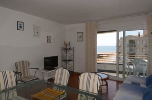 Apartment | Exterior - Apartment in Estartit by the Beach & Pool (Torroella de Montgrí)