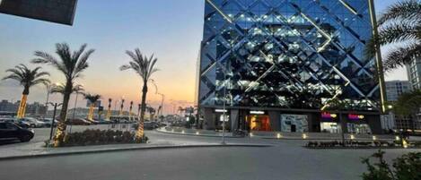 المنشأة من الخارج