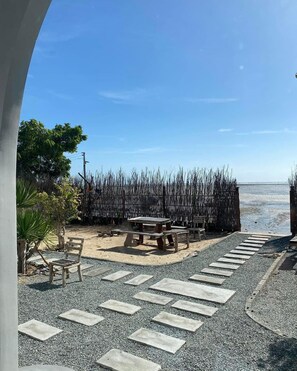Outdoor dining - My Hoa Oceanfront Home (Ninh Thuận)