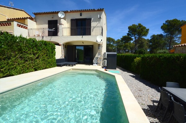 House | Pool