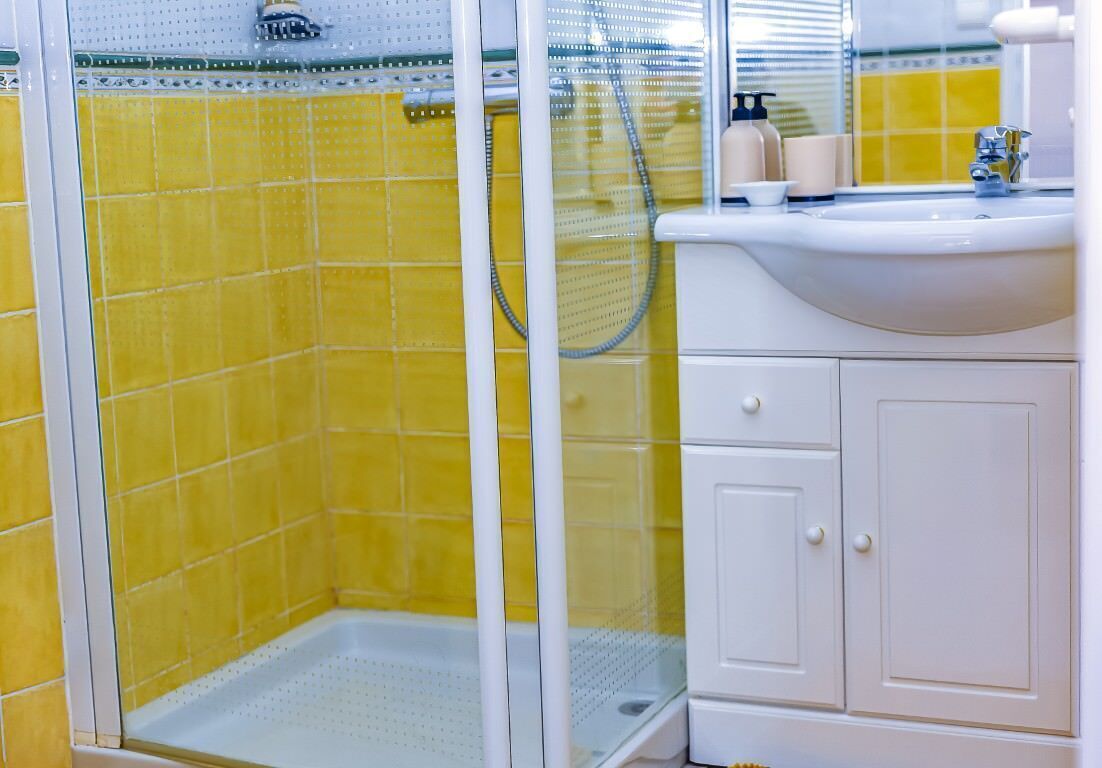 Deluxe Double Room, Private Bathroom, Pool View (Chambre) | Bathroom | Hair dryer, towels
