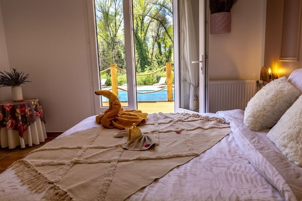 Dobbeltrom – deluxe, privat bad, bassengutsikt (Chambre) | Individuelt dekorert, individuelt innredet og blendingsgardiner