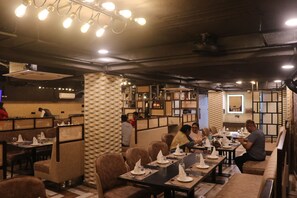 Restaurant - hotel kadamb tree  (Jabalpur)