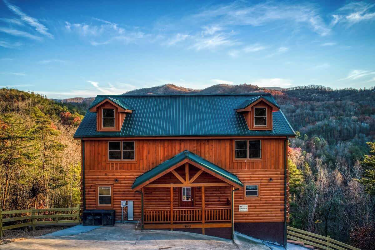 Welcome to Paradise Pointe Pool Lodge by Beyond Expectations! 