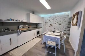 Kühlschrank, Ofen, Herdplatte, Geschirrspüler