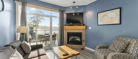 Una Smart TV, una chimenea