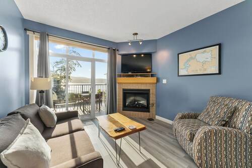 Ocean View 2 Bedroom Pet Friendly Townhome, Sooke, BC