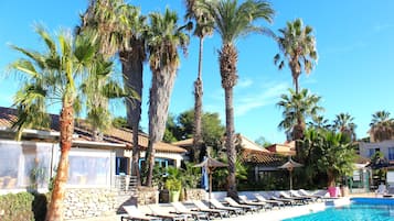 Piscina externa sazonal