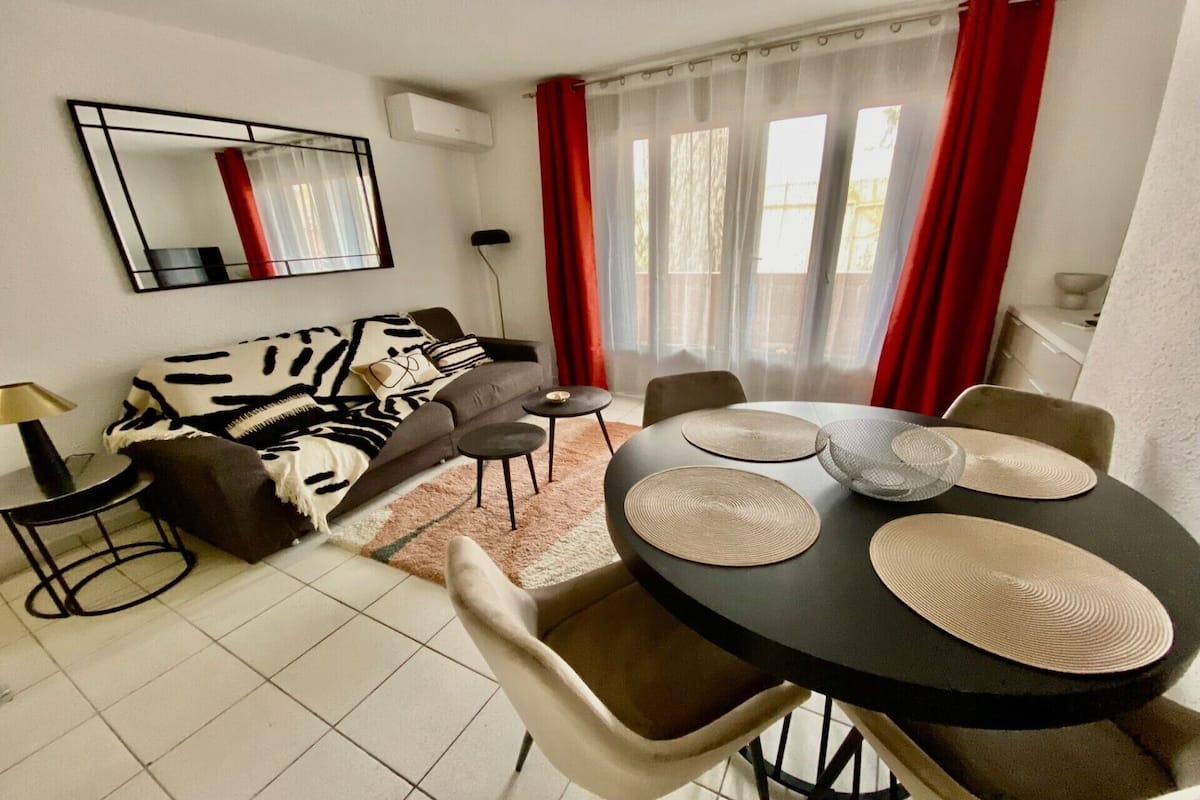 Standard Apartment, 2 Bedrooms, Garden View | Living area | 65-inch flat-screen TV with cable channels