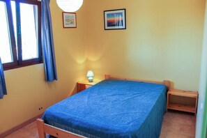 2 bedrooms, iron/ironing board, travel crib, free WiFi