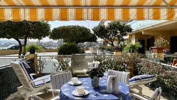 Apartament | Servei de restauració a l'aire lliure