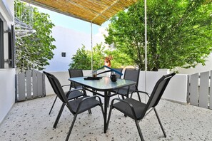 تناول الطعام بالخارج