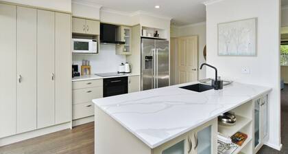 Stay at Puhara - Parklands Escape