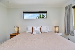 3 bedrooms, desk, iron/ironing board, free WiFi