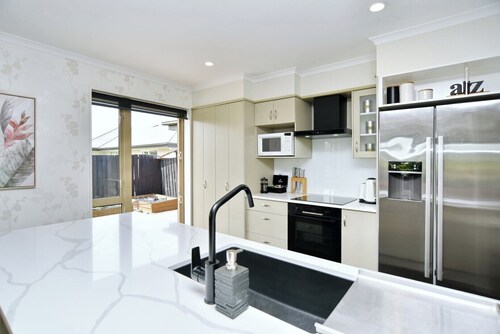 Stay at Puhara - Parklands Escape