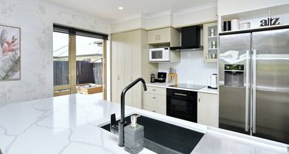 Stay at Puhara - Parklands Escape