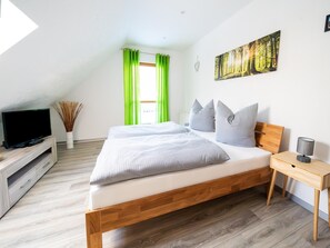 5 bedrooms, individually furnished, bed sheets - Forest Villa With Sauna (Oberharz am Brocken)