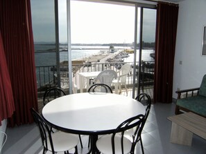 Apartment | Dining - Apartment on Spanish Beach With Sea Views (Torroella de Montgrí)