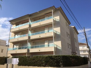 Apartment | Exterior - Apartment With Parking and 2 Rooms (Torroella de Montgrí)