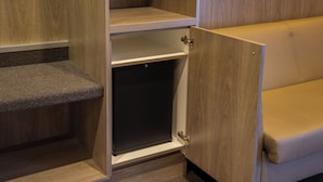 A wooden interior with a bench, a shelf, and a cabinet. - Blanckthys Hotel (Voeren)