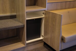Comfort with Bath | Bàn, khu vực làm việc phù hợp cho laptop, phòng cách âm 