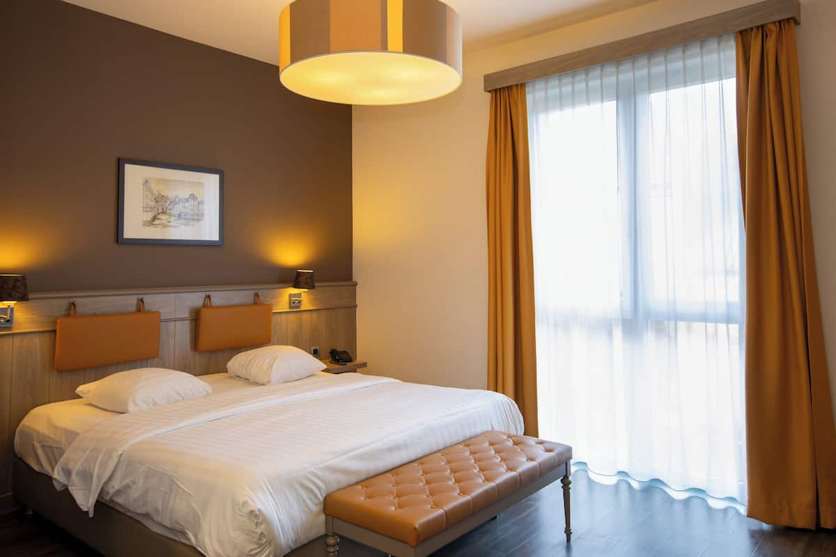 Comfort Room | Una scrivania, postazione laptop, insonorizzazione, Wi-Fi gratuito