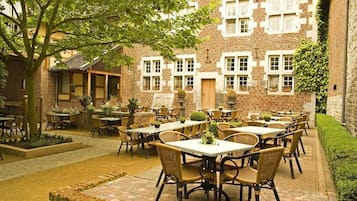 Buiten dineren
