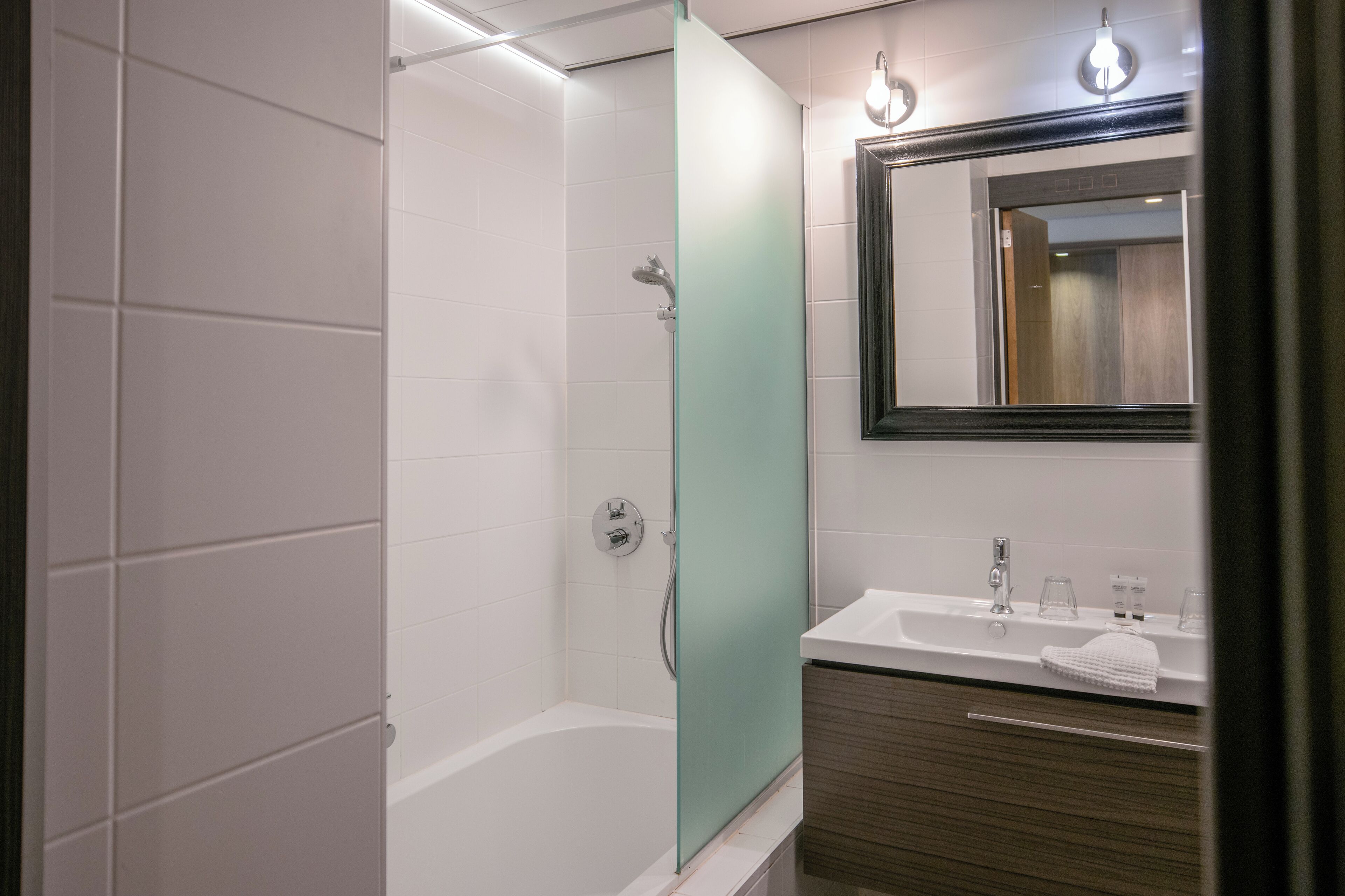 Comfort with Bath | Baño
