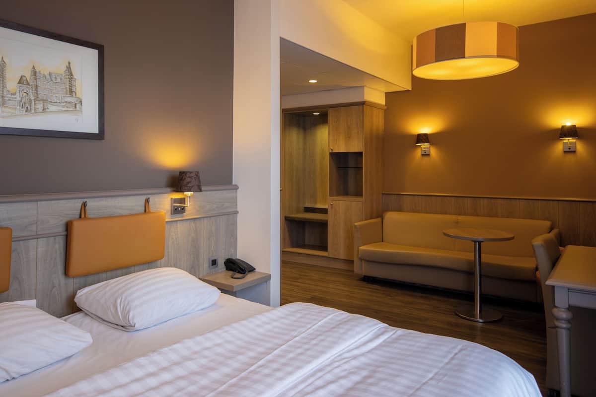 Comfort with Bath | Una scrivania, postazione laptop, insonorizzazione, Wi-Fi gratuito