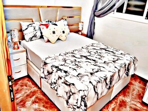 3 bedrooms, iron/ironing board, WiFi, bed sheets