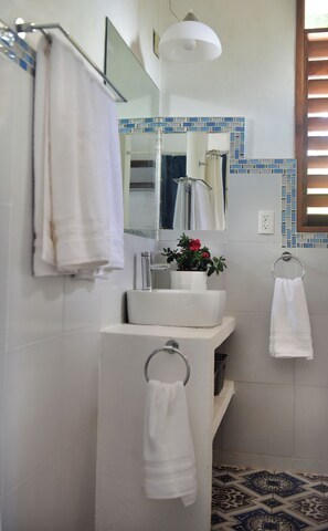 A bathroom with a white sink, mirror, and towel rack. - Villa Ataraxia Solferino  (Solferino)