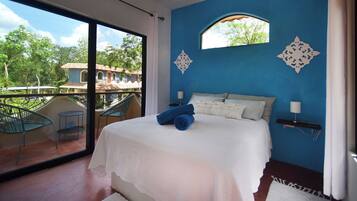 Superior Room, 1 Queen Bed, Shared Bathroom, Garden View (The Tulipan Suite) | In-room safe, free WiFi