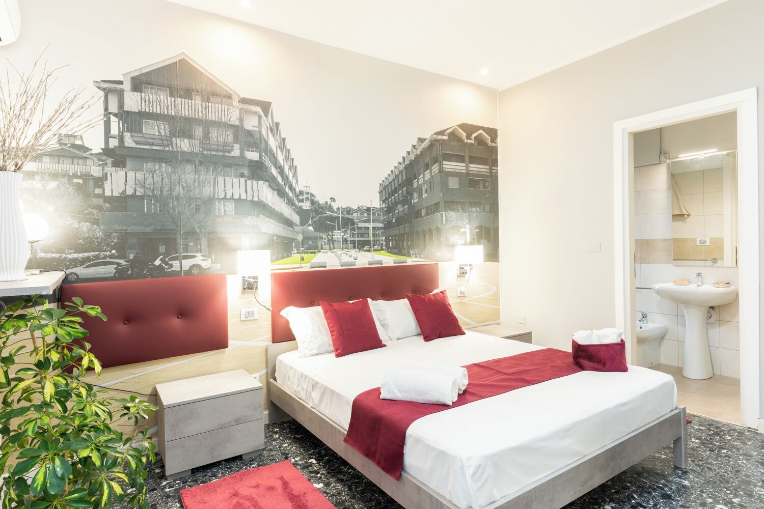 Dobbelt- eller tomannsrom – standard, balkong | Safe på rommet, blendingsgardiner, wi-fi (inkludert) og sengetøy