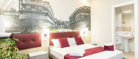 Dobbelt- eller tomannsrom – standard, balkong | Safe på rommet, blendingsgardiner, wi-fi (inkludert) og sengetøy