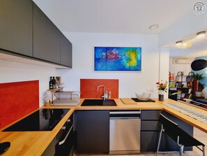 Kühlschrank, Mikrowelle, Ofen, Geschirrspüler