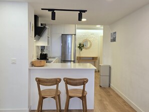 Kjøleskap, mikrobølgeovn, ovn og oppvaskmaskin