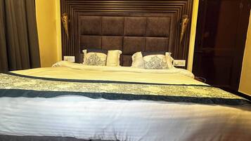 Villa, 5 Bedrooms, Accessible, Balcony | 5 bedrooms
