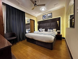 5 bedrooms - Dilan Residency Villa -5 Bedroom- Centrally Heated (Srinagar)