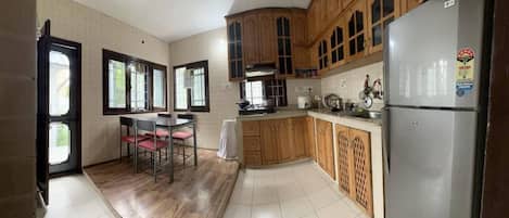 Villa, 5 Bedrooms, Accessible, Balcony | Interior