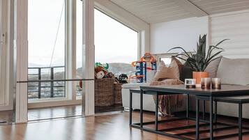 Villa, 4 Bedrooms, Balcony, Garden View | Interior