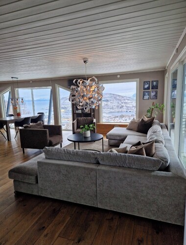 Large and Lovely Villa in Harstad Sentrum With Sauna, hot tub and car Rental