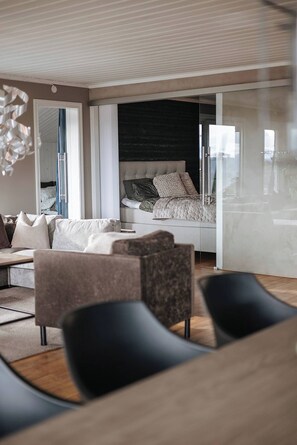 Villa, 4 soverom, balkong, hageutsikt | Oppholdsrom