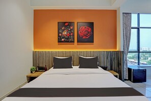 In-room safe, desk, free WiFi