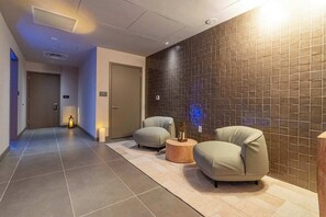 Interior - RumRunner, Downtown, Pool, Gym, Full Service Tower (Miami)