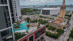 A high-rise building with a swimming pool, a bridge, and a tower. - RumRunner, Downtown, Pool, Gym, Full Service Tower (Miami)